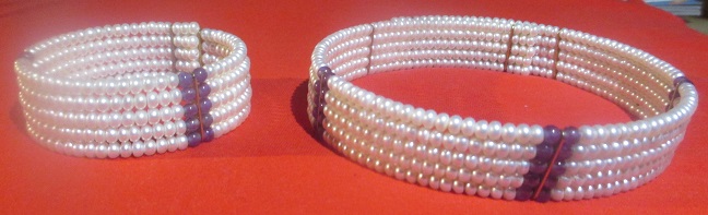 xxM1280M Pearl choker and bracelet set. Takst-Valuation N.Kr. 4500